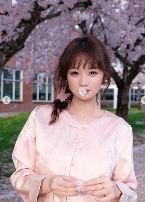 开拓者官推为杨瀚森庆生21岁女友INS转发互动