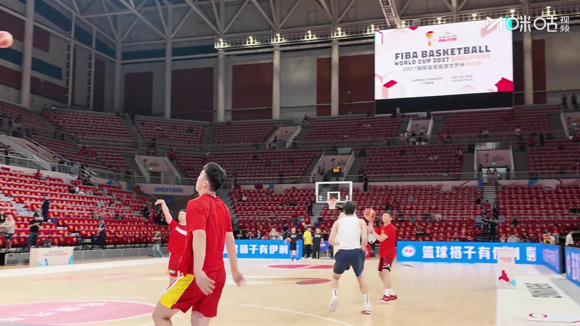 杨瀚森赛前加练勾手 今晚战日本数据预期双十