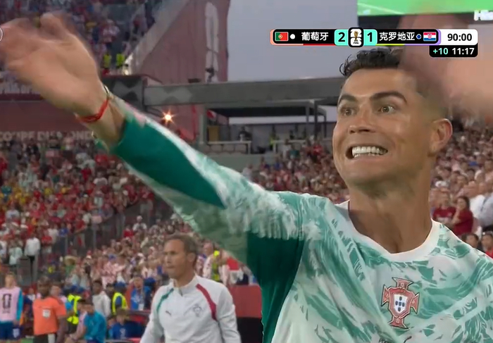 41岁147天!C罗创淘汰赛最年长出场纪录,点球+被换下后目睹绝杀与芯片越位 41岁147天!C罗创淘汰赛最年长出场纪录,点球+被换下后目睹绝杀与芯片越位