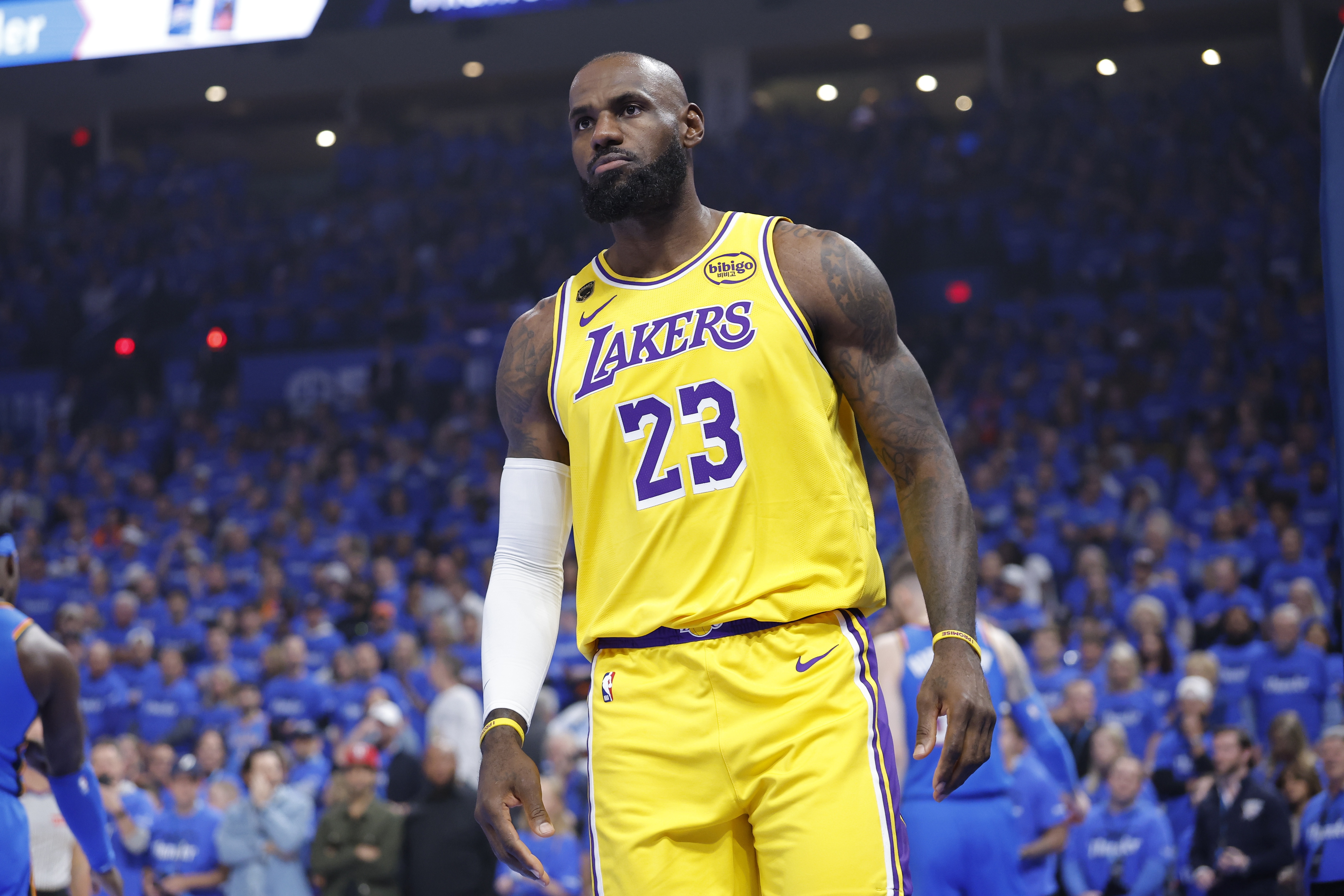 ESPN记者：詹姆斯决定时间窗口锁定周日到周二