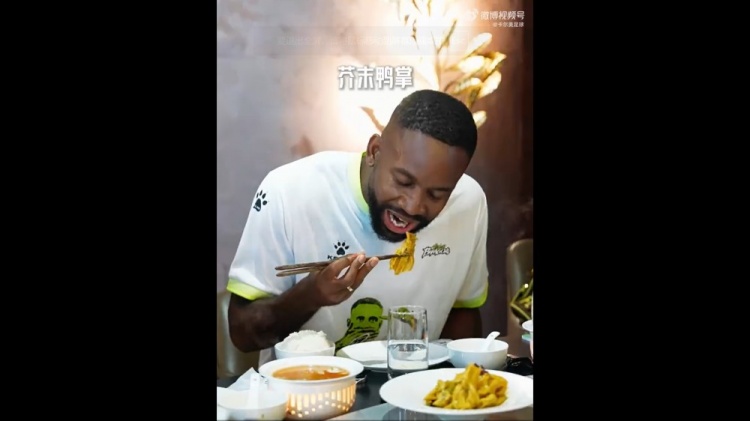 巴坎布曹永竞京城美食评测:烤鸭评分出现分歧