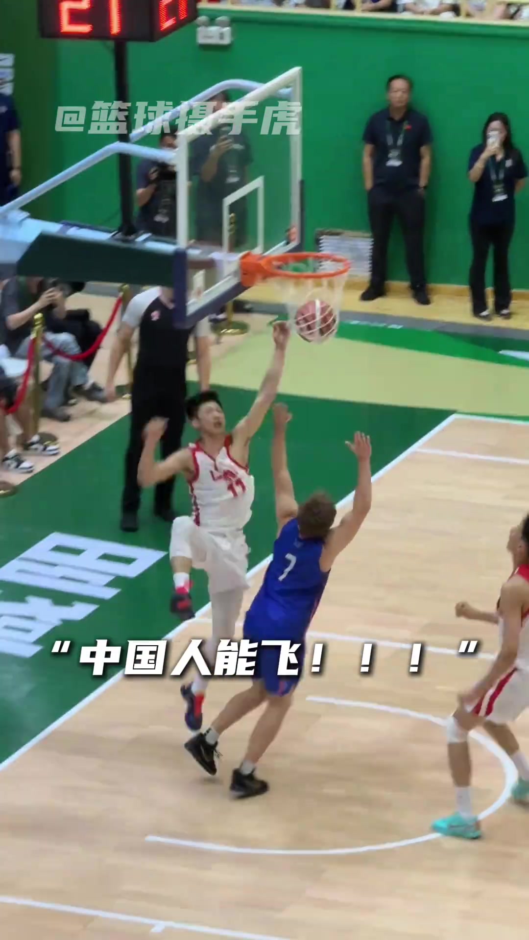 U18国青89-52大胜闪电队 张淳智反击单臂滑翔隔扣