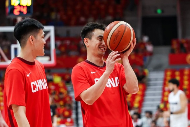 中国男篮夏训收官:8战6胜2负,佛山三战净负7分,后卫线仍缺持球核心 中国男篮夏训收官:8战6胜2负,佛山三战净负7分,后卫线仍缺持球核心