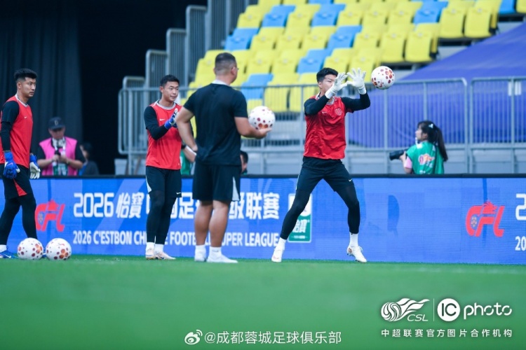阿洛伊西:上轮胜利提升信心 定位球攻防仍是重点 阿洛伊西:上轮胜利提升信心 定位球攻防仍是重点