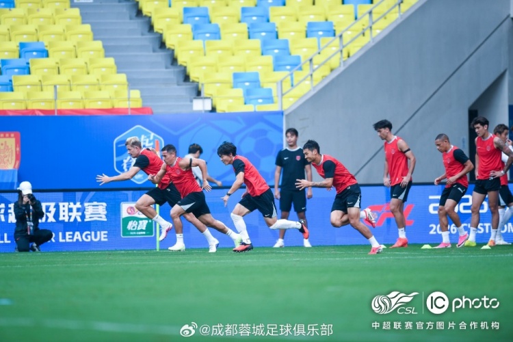 阿洛伊西:上轮胜利提升信心 定位球攻防仍是重点 阿洛伊西:上轮胜利提升信心 定位球攻防仍是重点