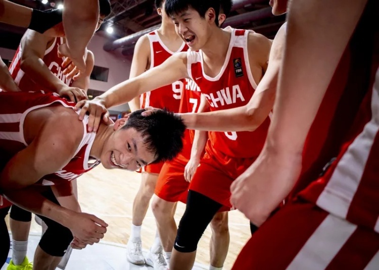 媒体人：事实证明我们的男子篮球的苗子在亚洲地区是断崖式领先的