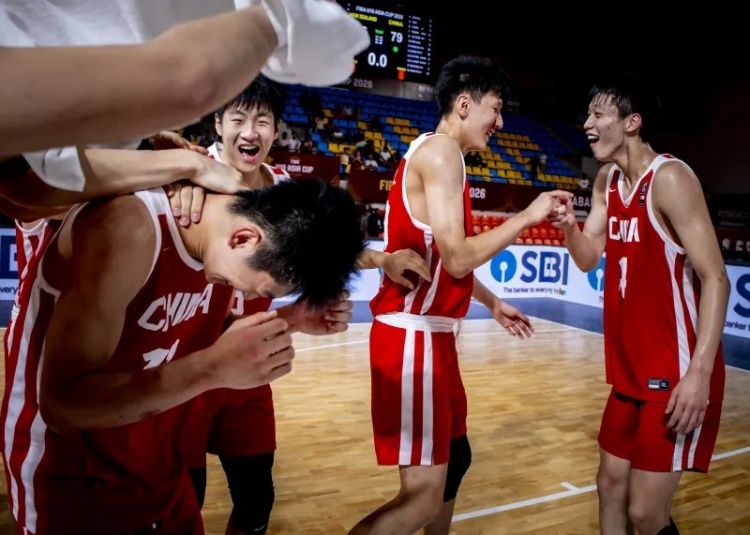 媒体人:这批中国U18男篮确实展现出了非常不错的气质和技术 媒体人:这批中国U18男篮确实展现出了非常不错的气质和技术